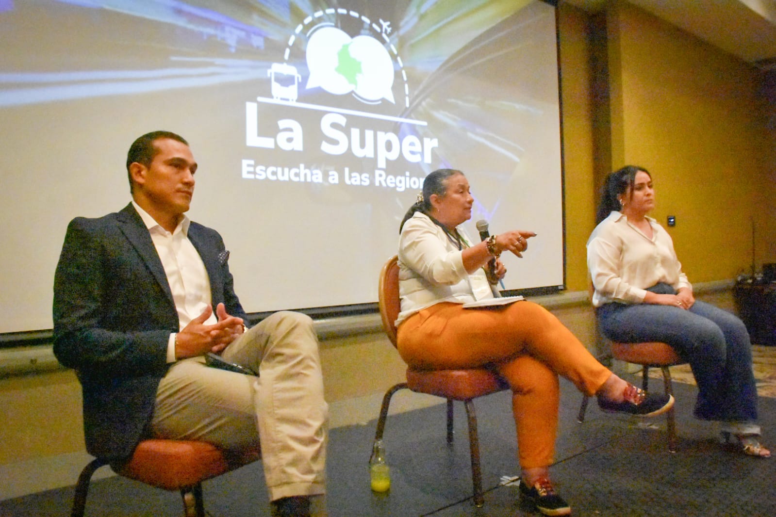 La SuperTransporte llegó a Cali para escuchar a los empresarios del servicio público de transporte de pasajeros por carretera, especial e individual de pasajeros