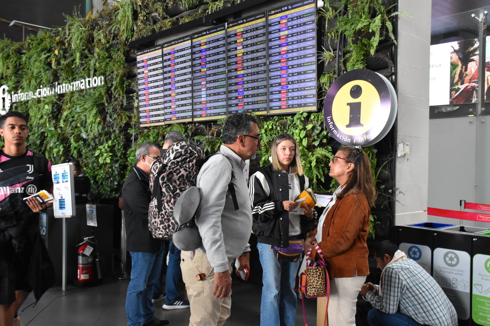 Desde 2023 a la fecha, la SuperTransporte ha realizado 4.963 intermediaciones en aeropuertos para acompañar a los usuarios afectados por la sobreventa de vuelos